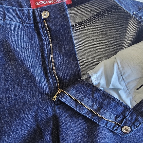 Gloria Vanderbilt Denim Embroidered Capri Jeans with Red Label - Picture 11 of 13